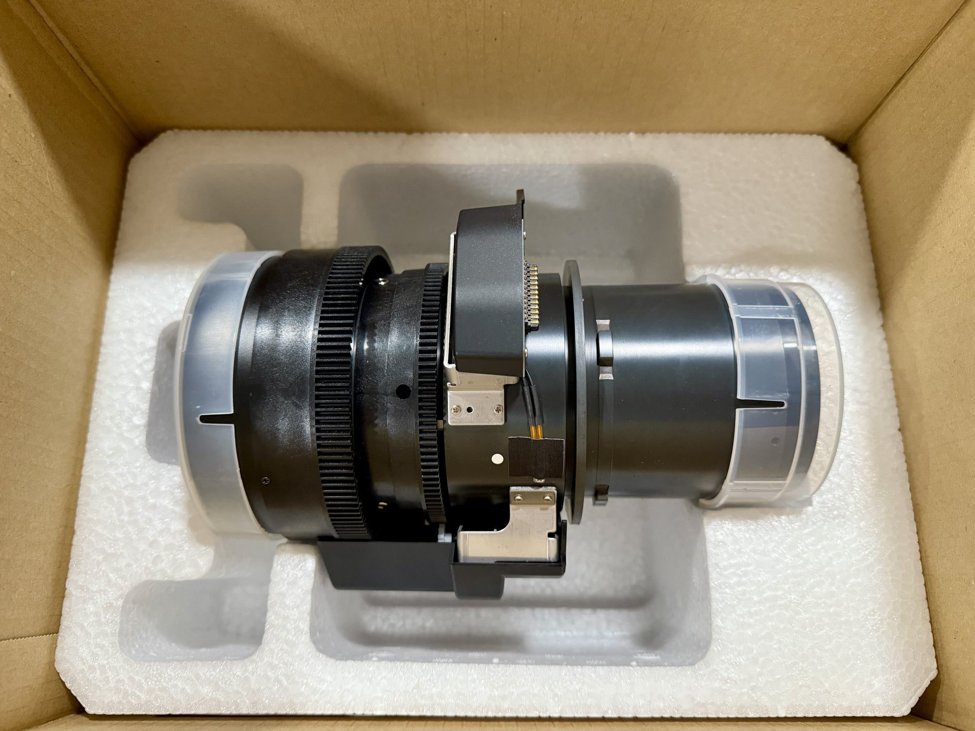 Epson QL7000 Projector Lens.jpg