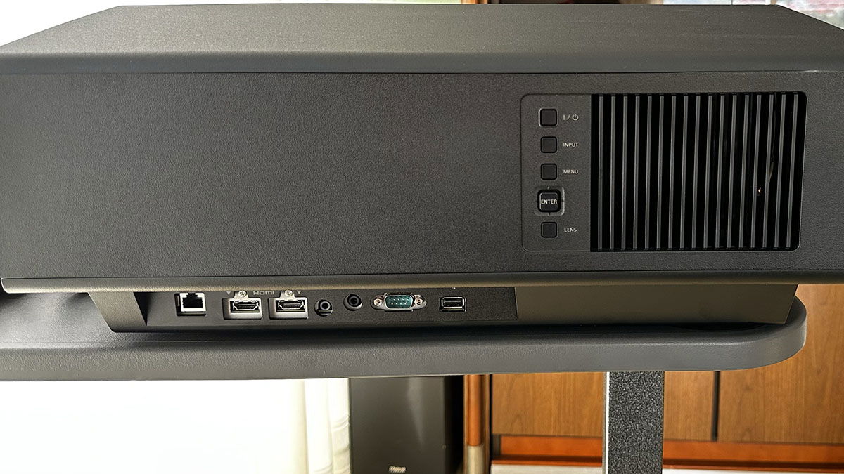 sony_bravia_projector_9_vpl-xw8100es_review_05.jpg